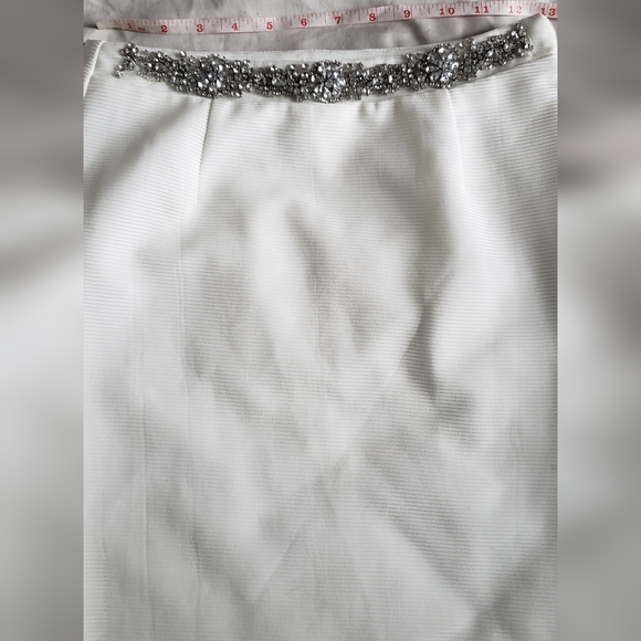 White skirt with sparkle crystal detail size small - Picture 1 of 3